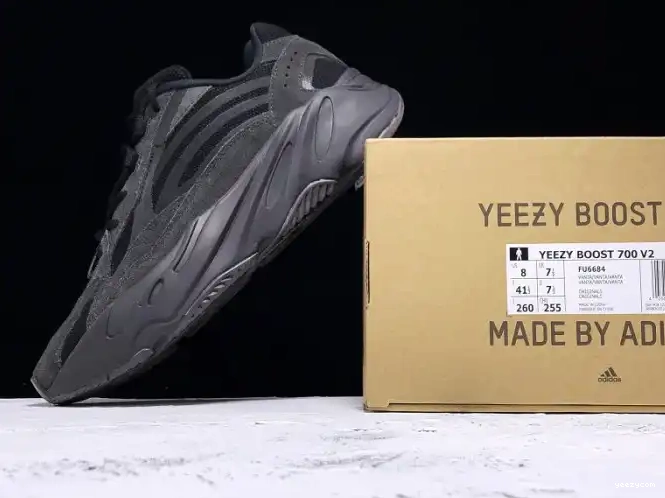 700 V2 Adidas Boost FU6684 Vanta